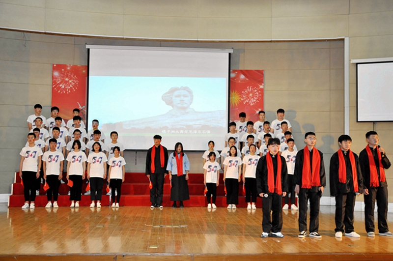 日出水了啊快点使劲动态图