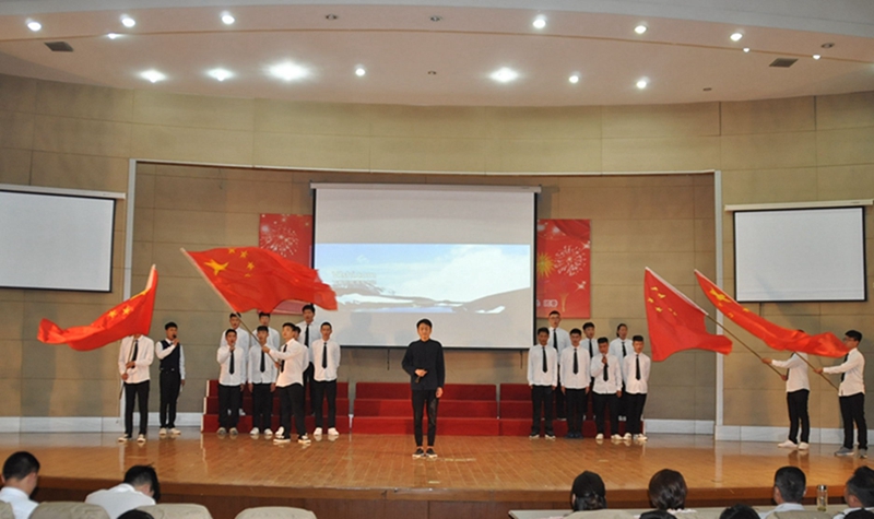 日出水了啊快点使劲动态图