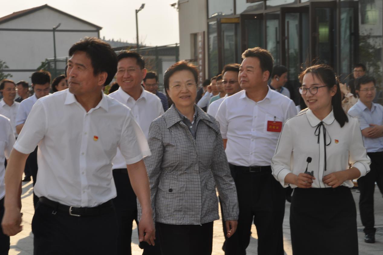 日出水了啊快点使劲动态图