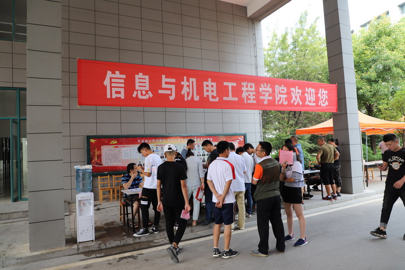 日出水了啊快点使劲动态图