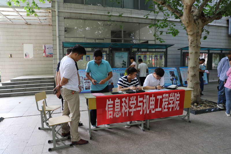 日出水了啊快点使劲动态图