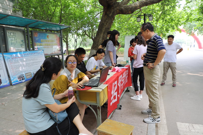 日出水了啊快点使劲动态图