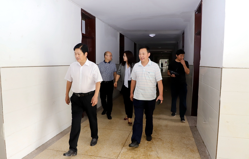 日出水了啊快点使劲动态图