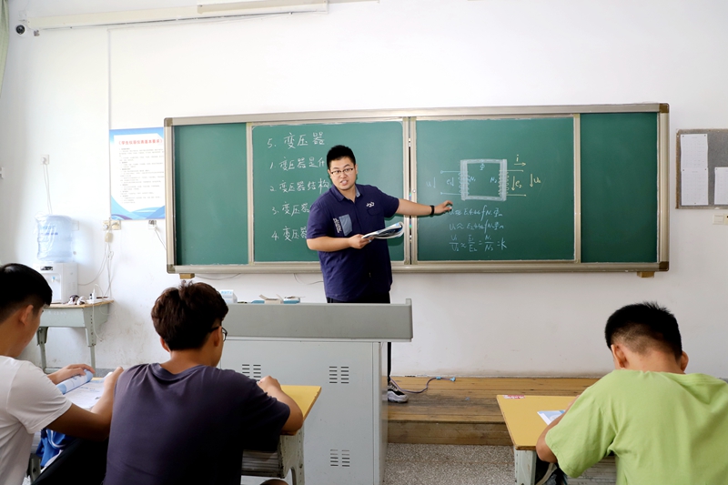 日出水了啊快点使劲动态图