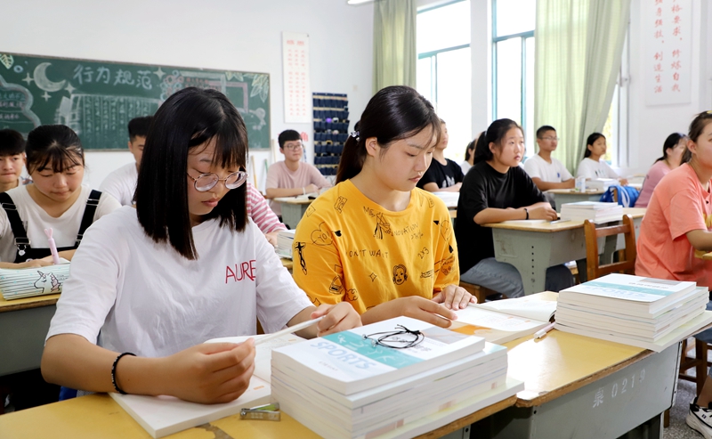 日出水了啊快点使劲动态图
