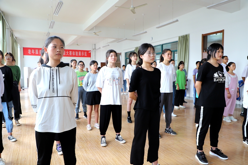 日出水了啊快点使劲动态图