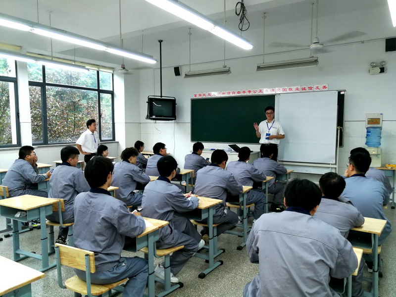 日出水了啊快点使劲动态图