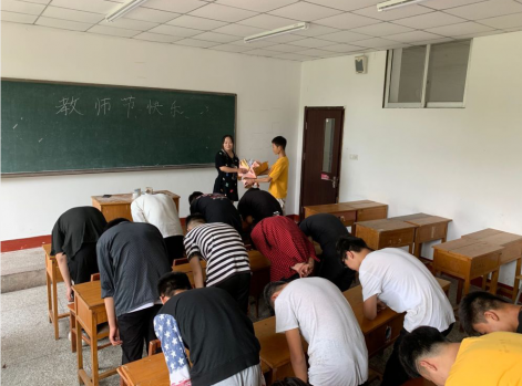 日出水了啊快点使劲动态图