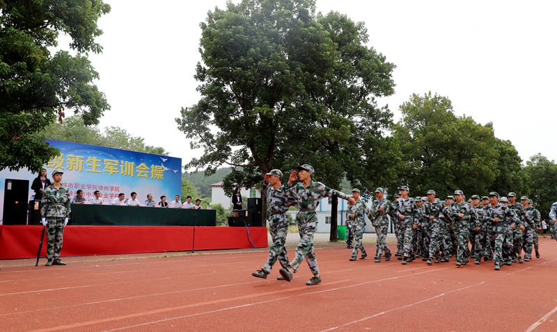 日出水了啊快点使劲动态图