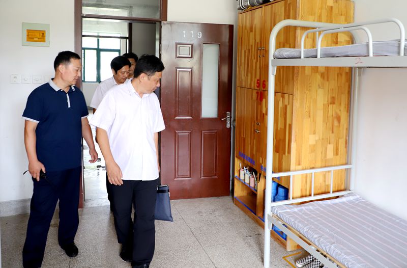 日出水了啊快点使劲动态图