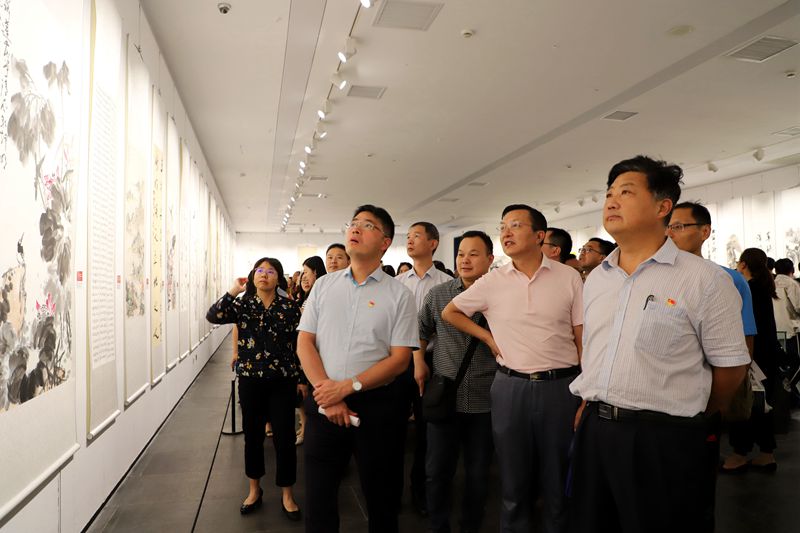 日出水了啊快点使劲动态图