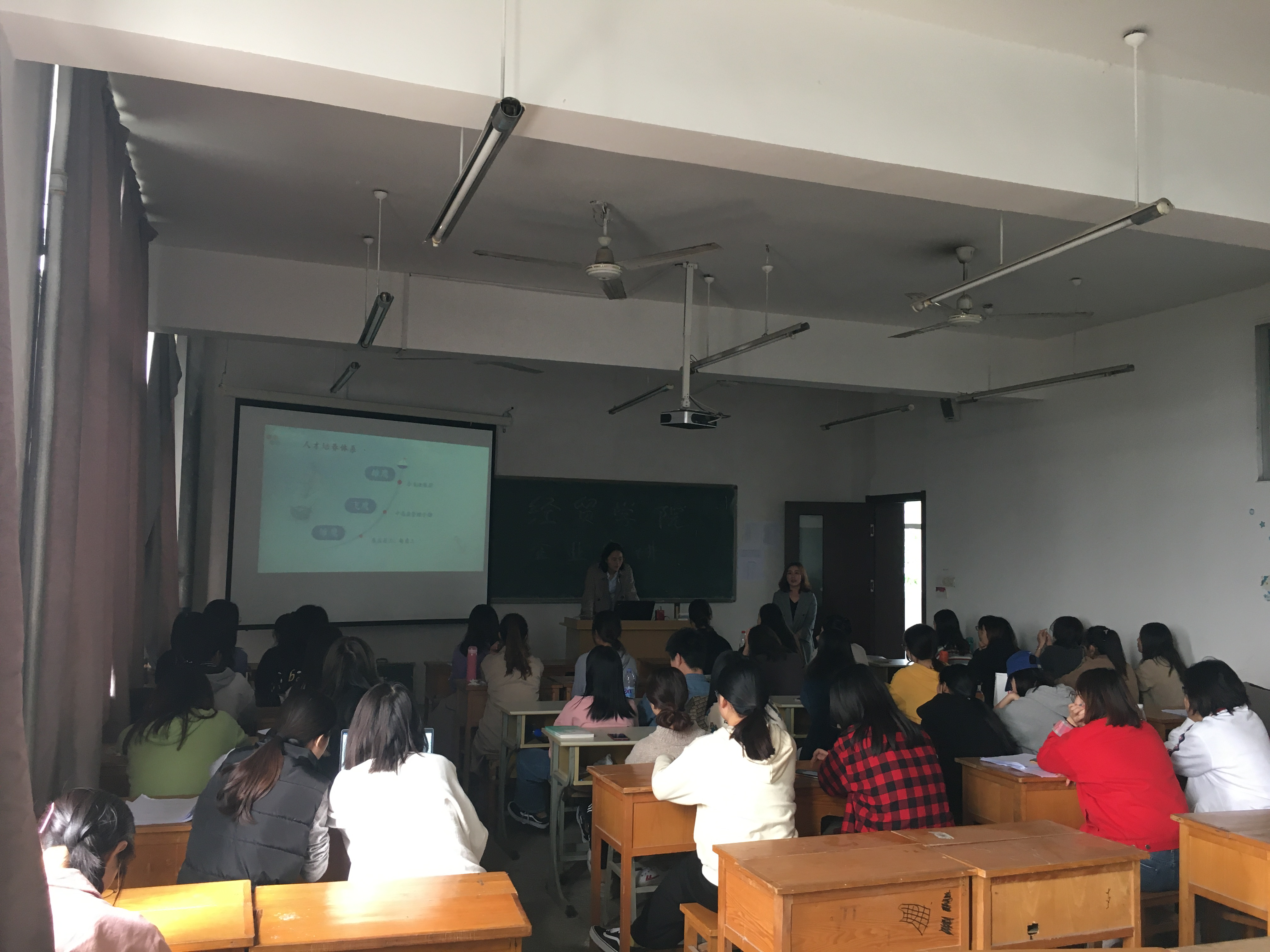 日出水了啊快点使劲动态图