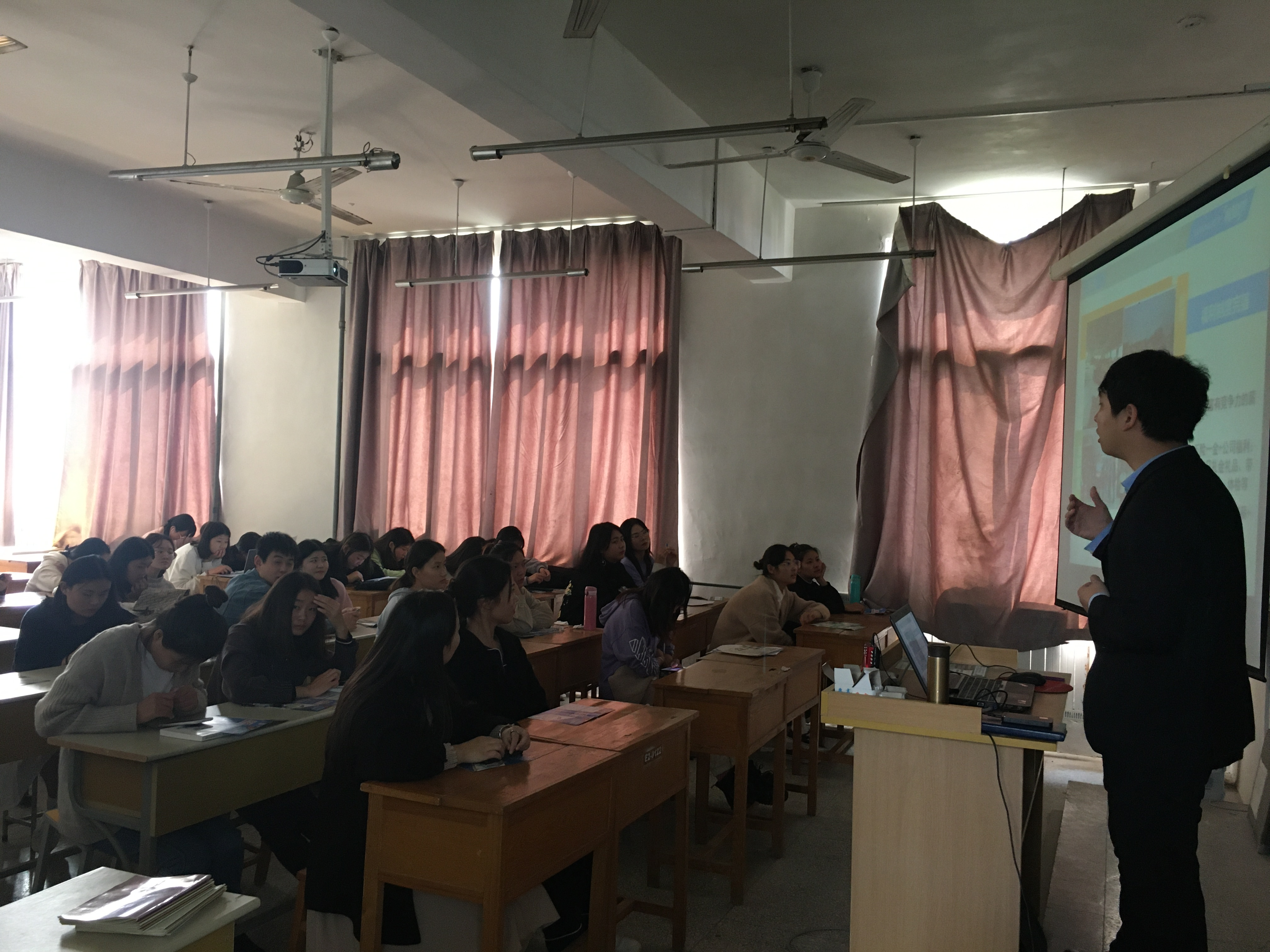 日出水了啊快点使劲动态图