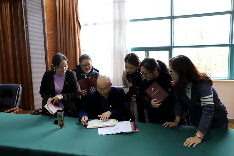 日出水了啊快点使劲动态图