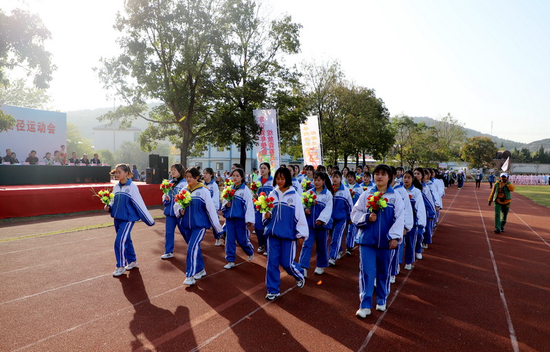 日出水了啊快点使劲动态图