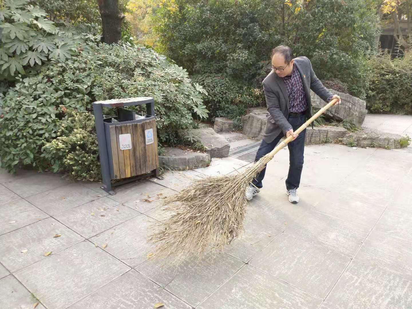 日出水了啊快点使劲动态图