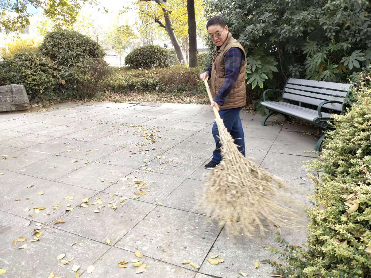 日出水了啊快点使劲动态图