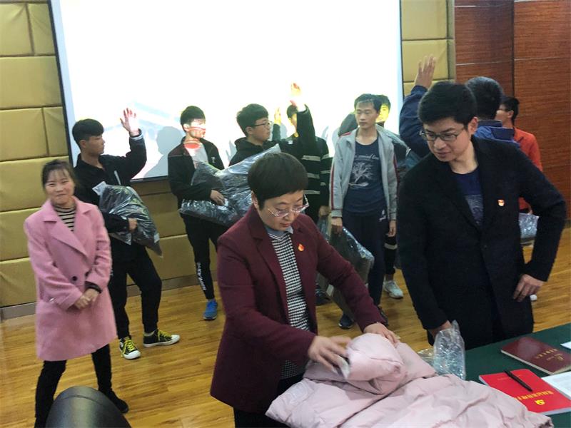 日出水了啊快点使劲动态图