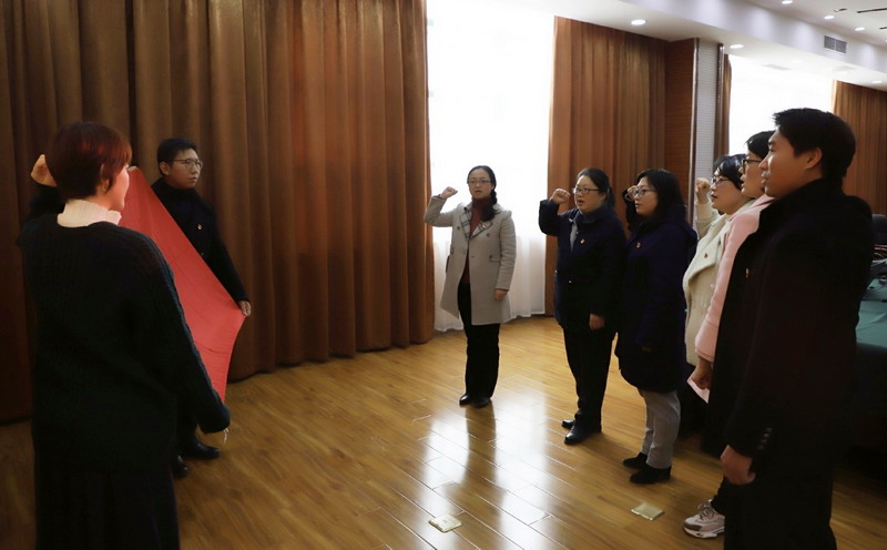 日出水了啊快点使劲动态图