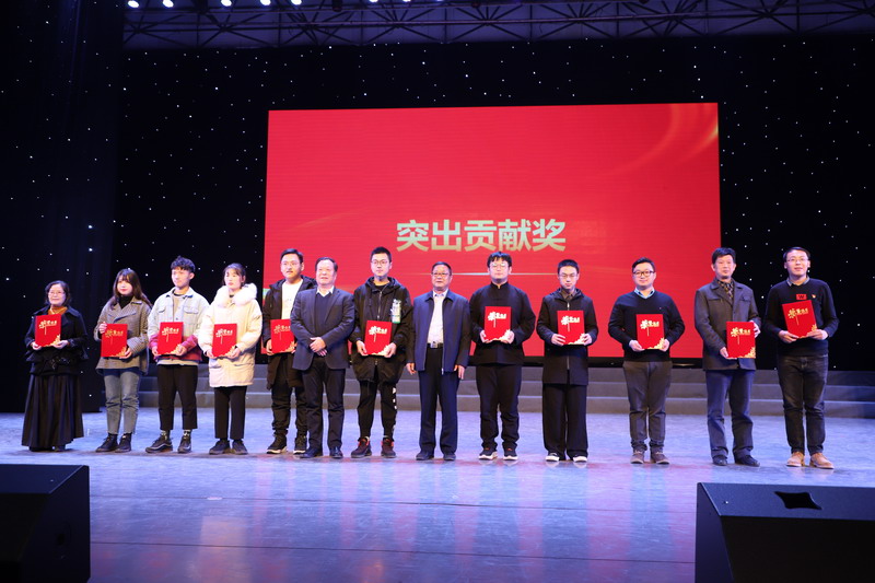 日出水了啊快点使劲动态图