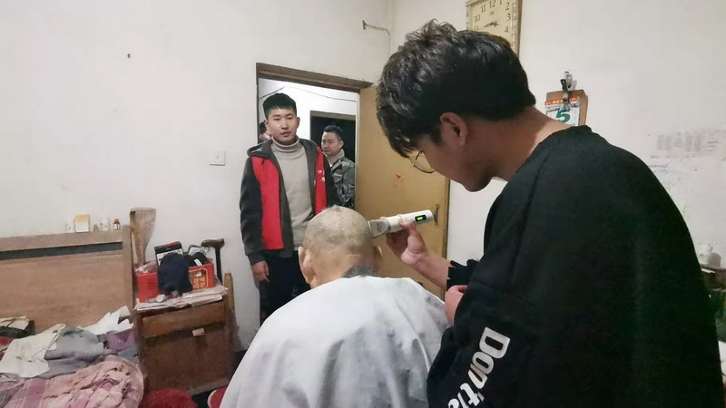 日出水了啊快点使劲动态图