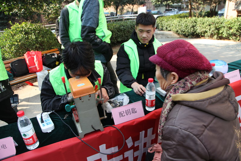 日出水了啊快点使劲动态图