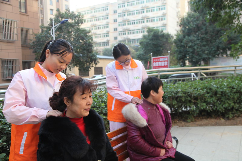 日出水了啊快点使劲动态图