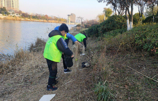 日出水了啊快点使劲动态图