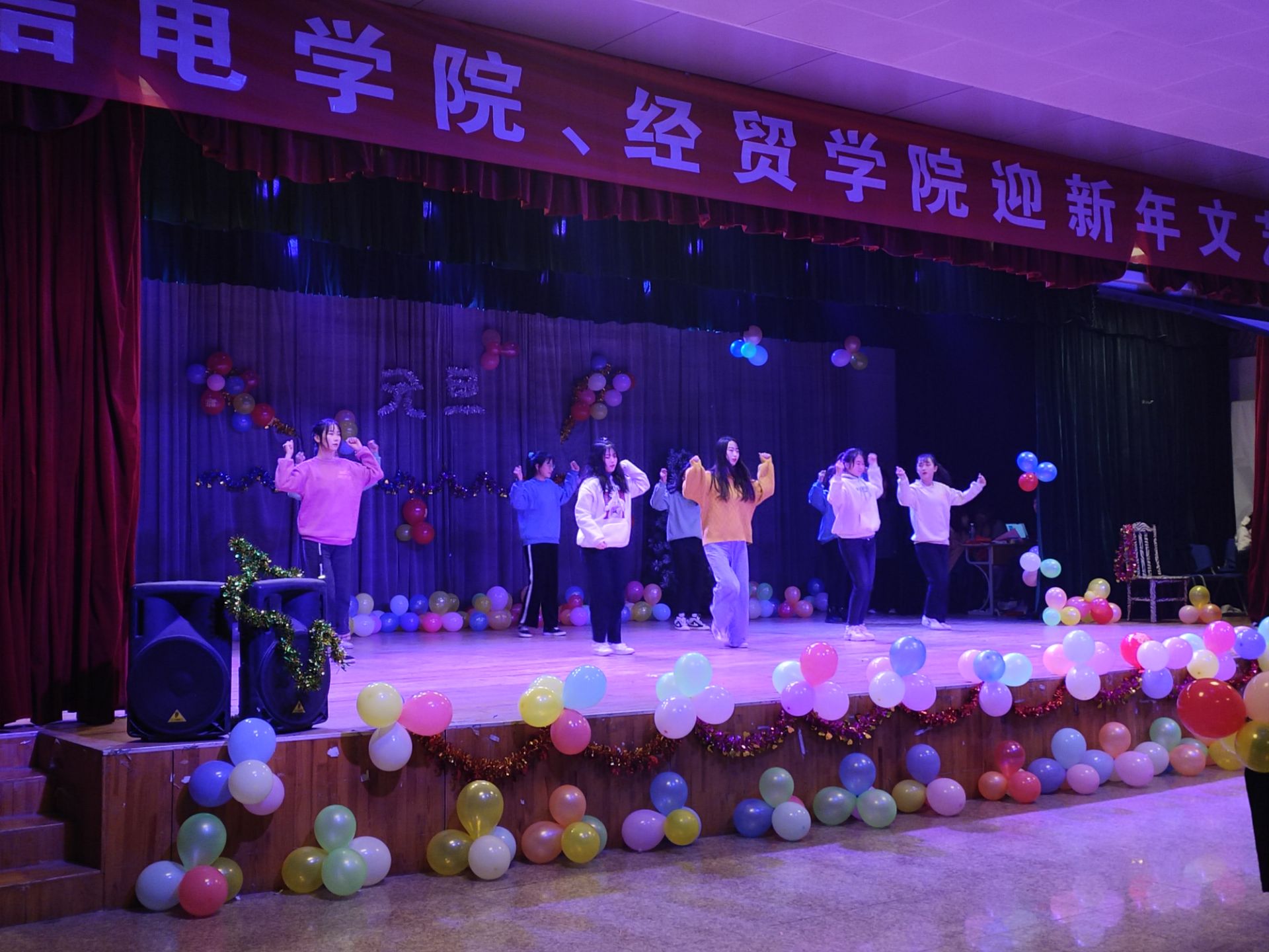 日出水了啊快点使劲动态图