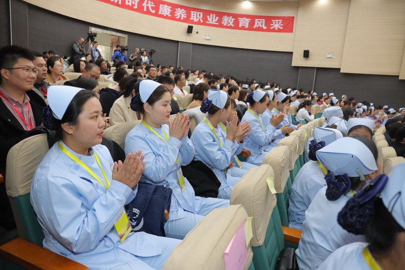 日出水了啊快点使劲动态图