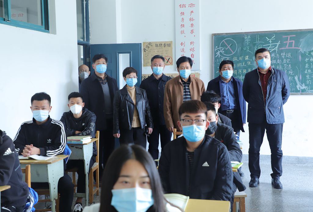 日出水了啊快点使劲动态图