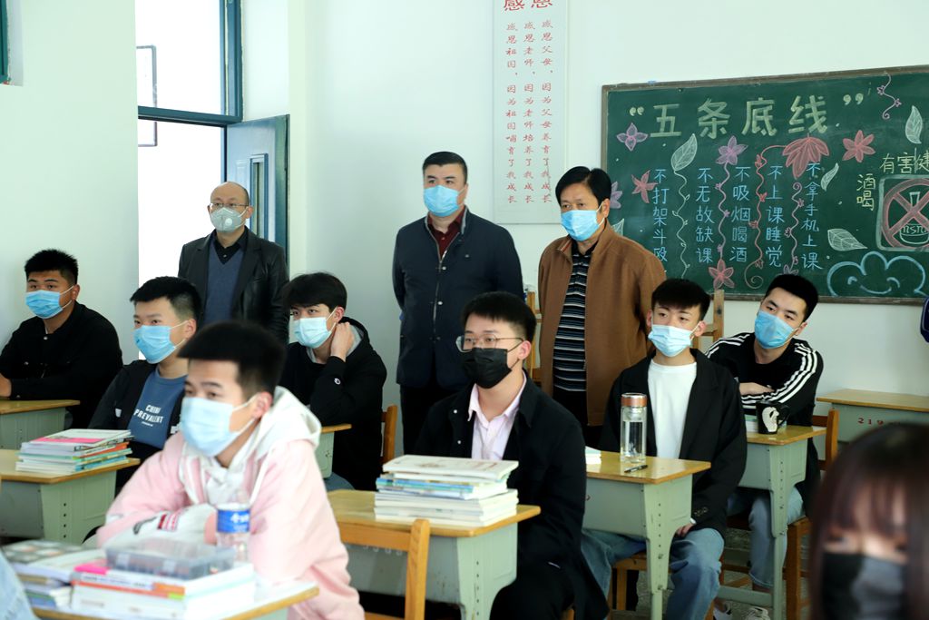 日出水了啊快点使劲动态图