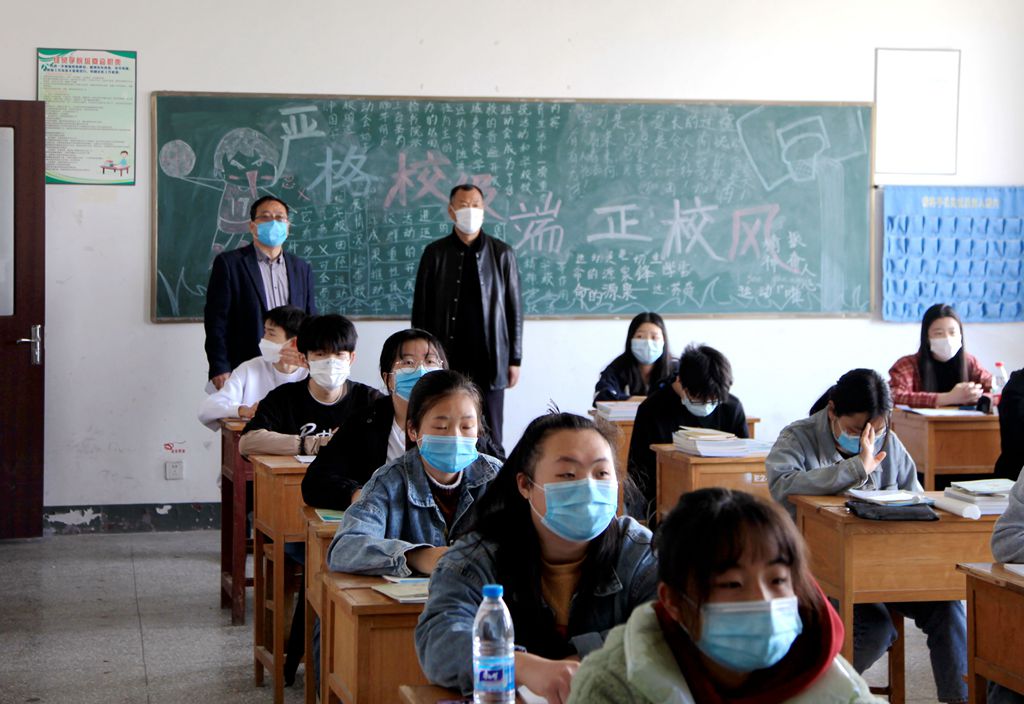 日出水了啊快点使劲动态图