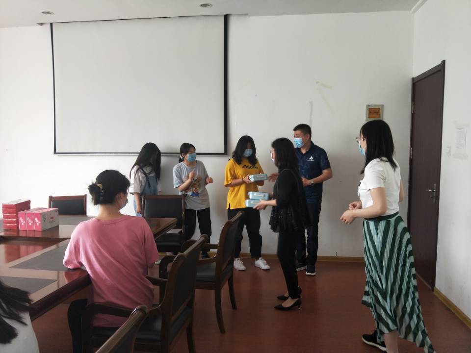 日出水了啊快点使劲动态图