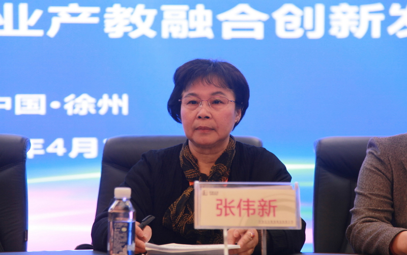 日出水了啊快点使劲动态图