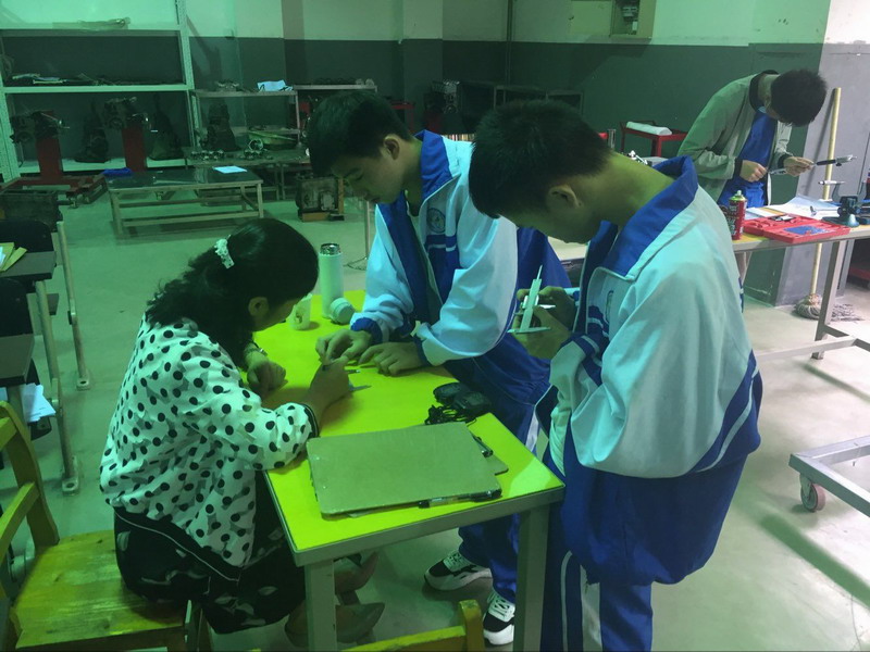 日出水了啊快点使劲动态图