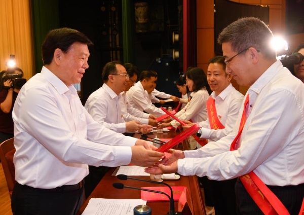 日出水了啊快点使劲动态图