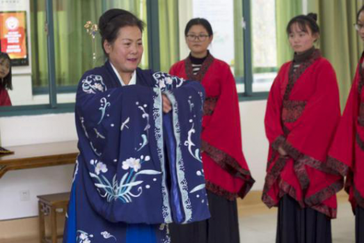 日出水了啊快点使劲动态图