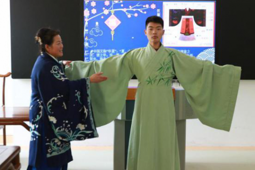 日出水了啊快点使劲动态图