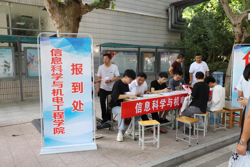 日出水了啊快点使劲动态图