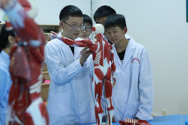 日出水了啊快点使劲动态图