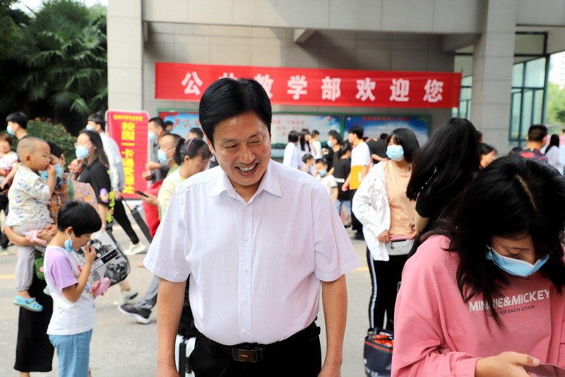 日出水了啊快点使劲动态图