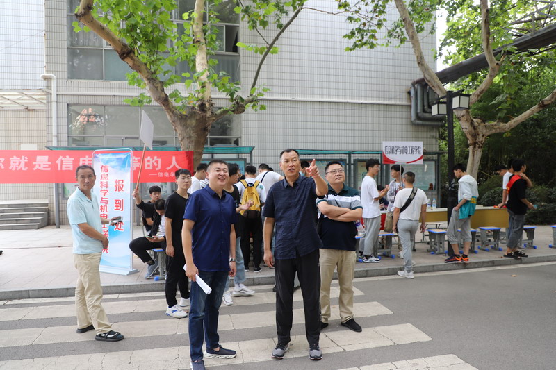 日出水了啊快点使劲动态图