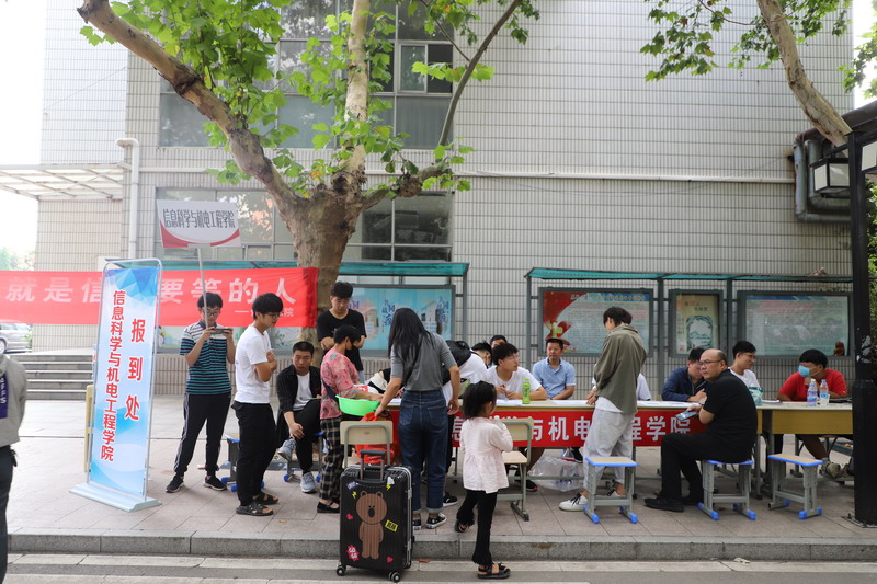 日出水了啊快点使劲动态图