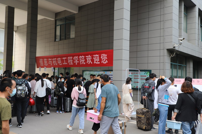 日出水了啊快点使劲动态图