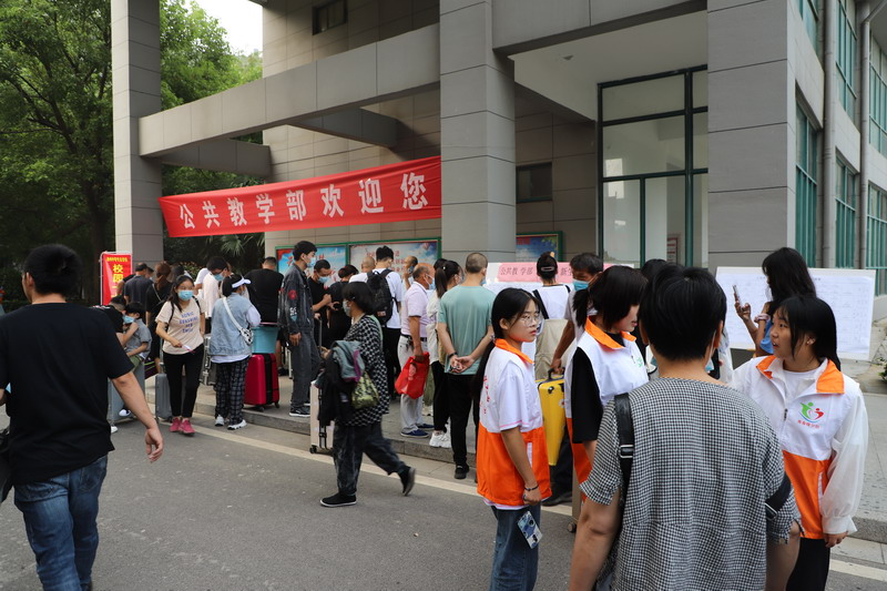 日出水了啊快点使劲动态图