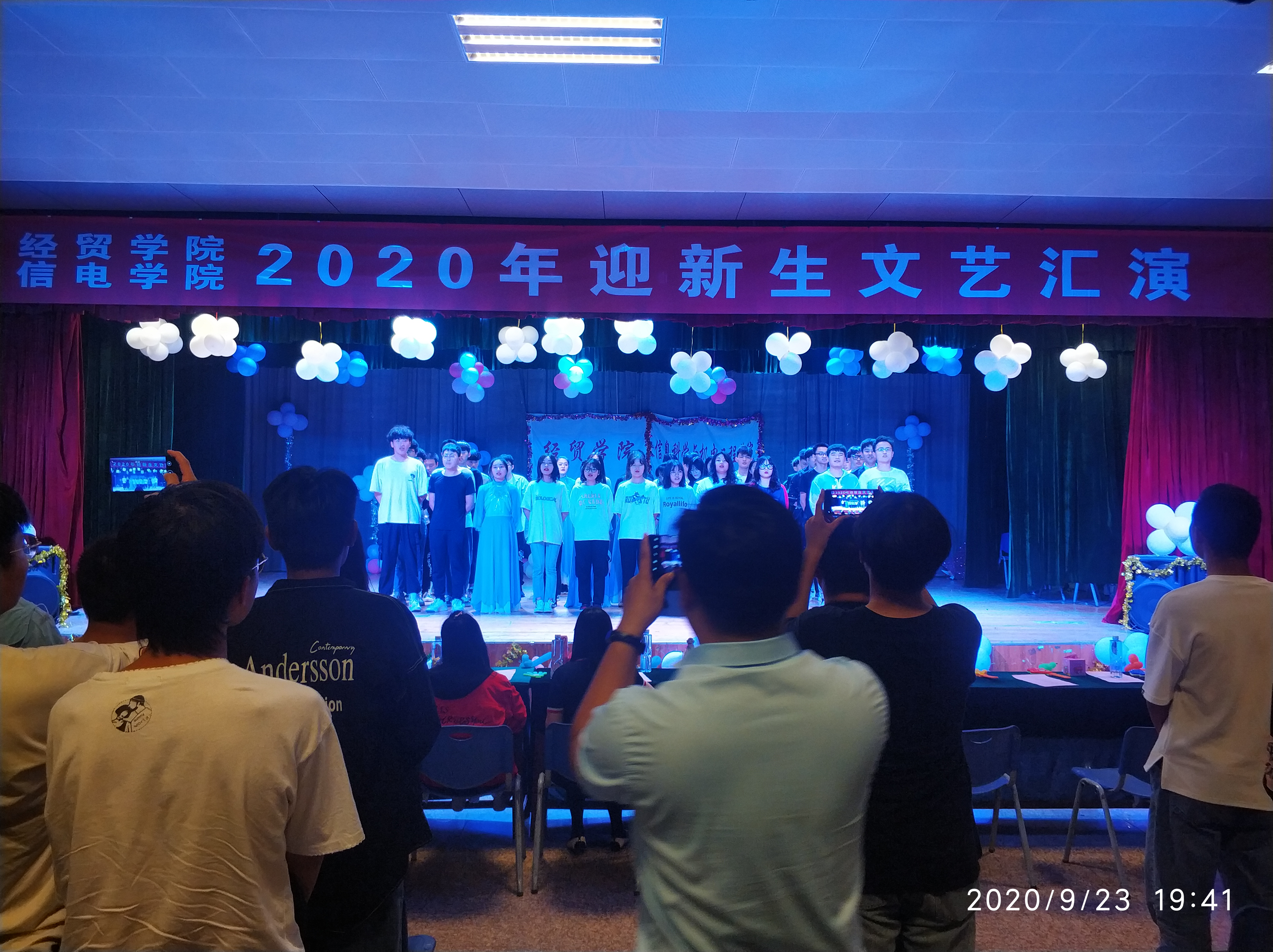 日出水了啊快点使劲动态图