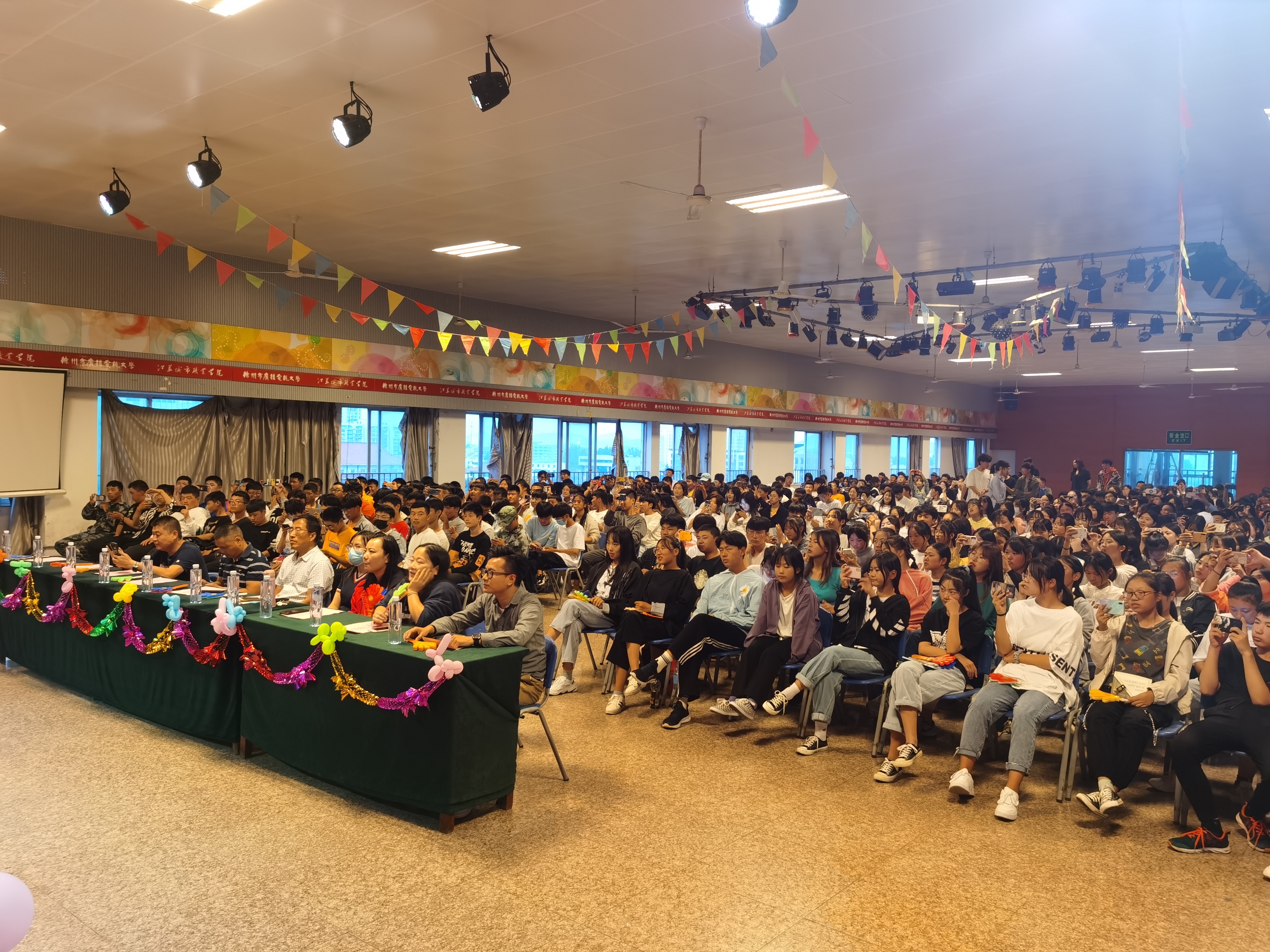 日出水了啊快点使劲动态图