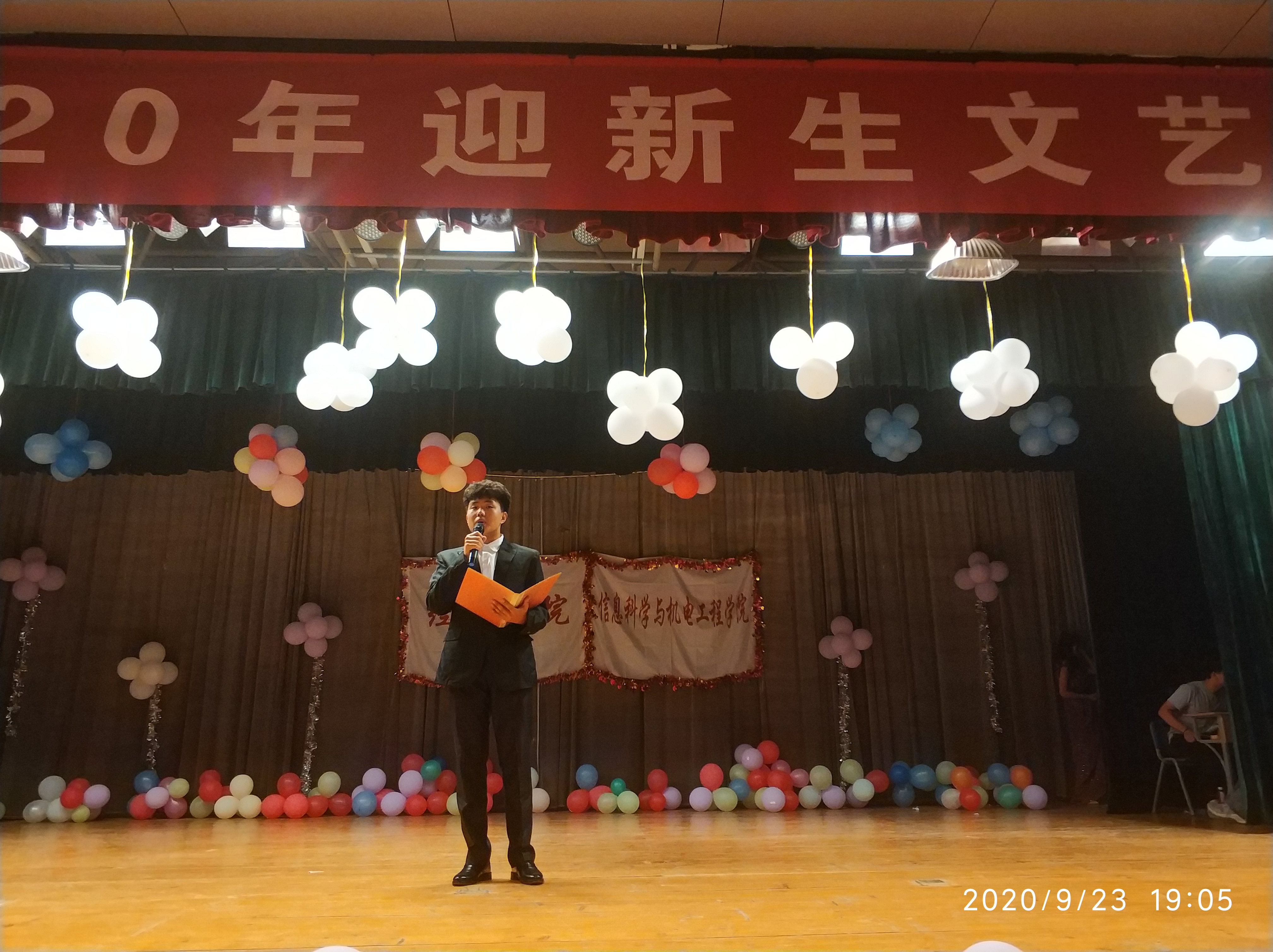 日出水了啊快点使劲动态图