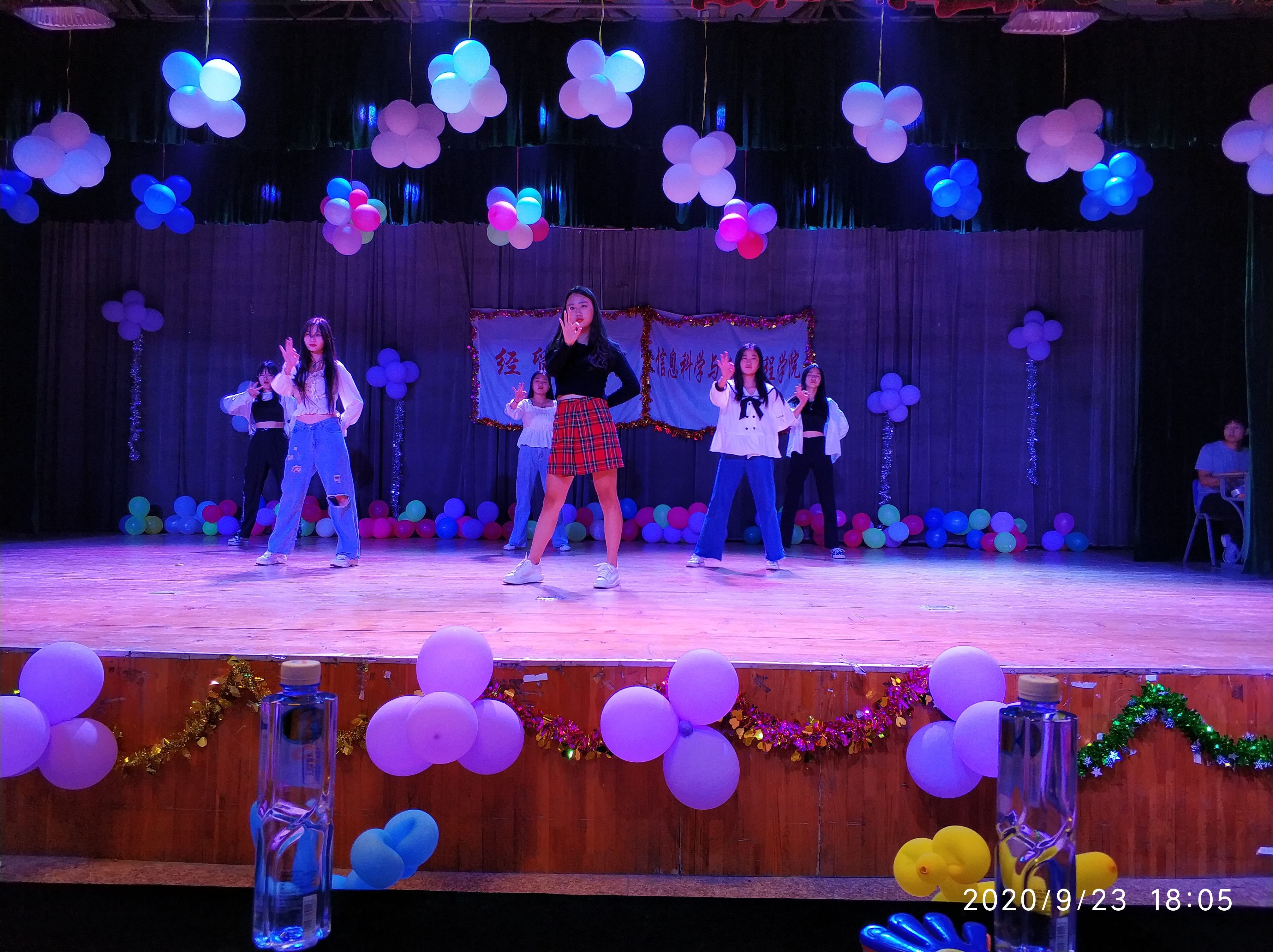 日出水了啊快点使劲动态图